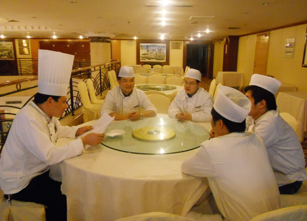黃山馨園國際大酒店餐娛部貫徹落實公司菜品創新研發專題會議精神